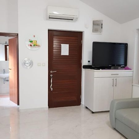 Ferienwohnung Relax Zone III Malinska Exterior foto