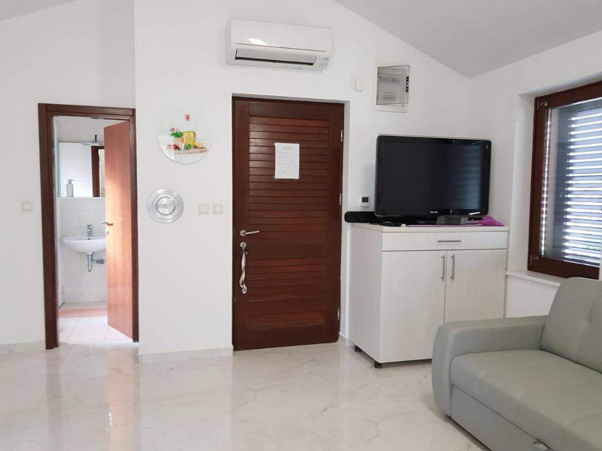 Ferienwohnung Relax Zone III Malinska Exterior foto